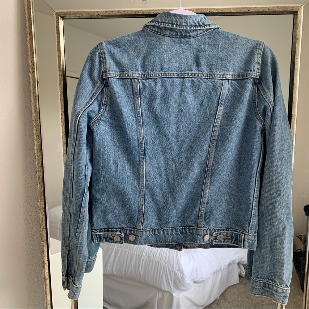 LEVI’S Light Wash Denim Jacket - Picture 4 of 6